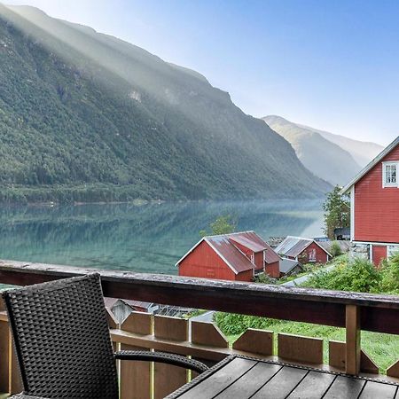 Cabin Alongside The Beautiful Fjaerlandsfjord Εξωτερικό φωτογραφία