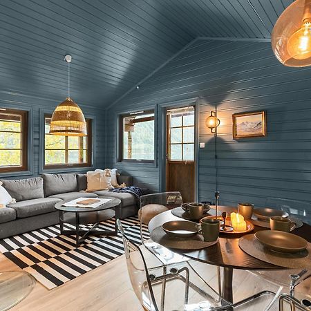 Cabin Alongside The Beautiful Fjaerlandsfjord Εξωτερικό φωτογραφία