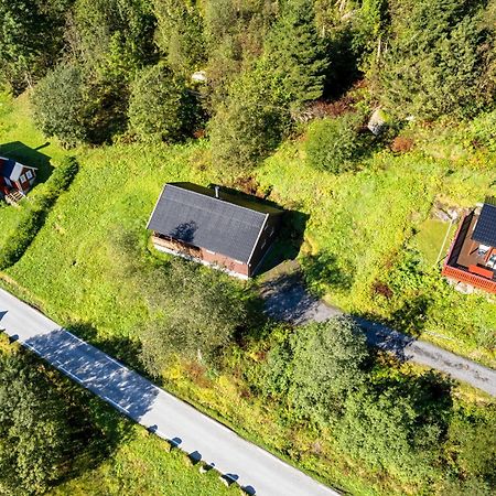 Cabin Alongside The Beautiful Fjaerlandsfjord Εξωτερικό φωτογραφία