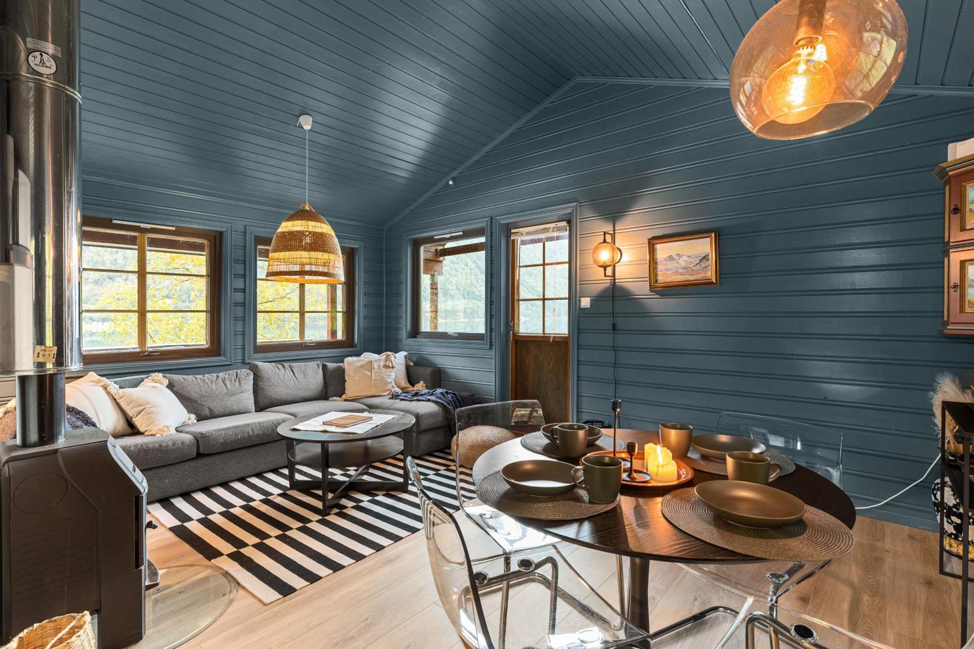 Cabin Alongside The Beautiful Fjaerlandsfjord Εξωτερικό φωτογραφία