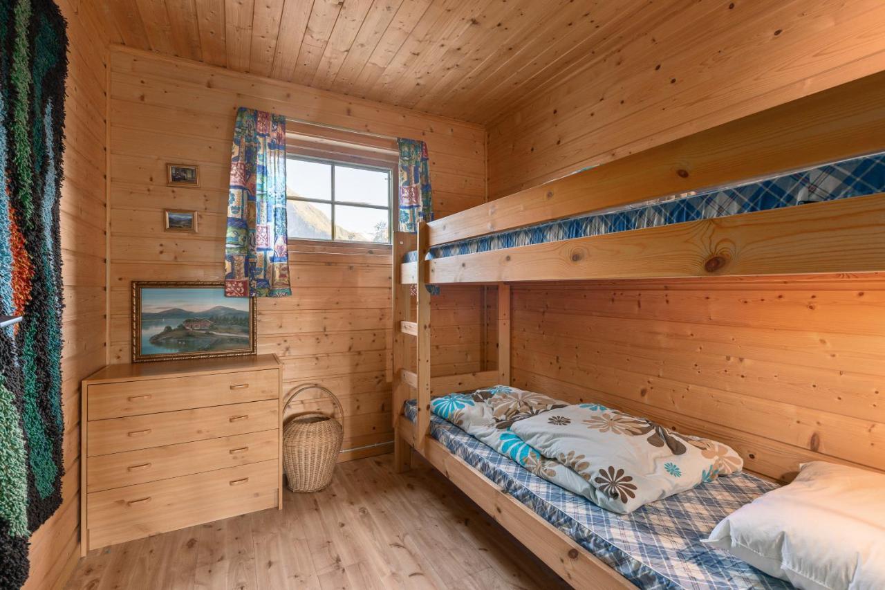 Cabin Alongside The Beautiful Fjaerlandsfjord Εξωτερικό φωτογραφία