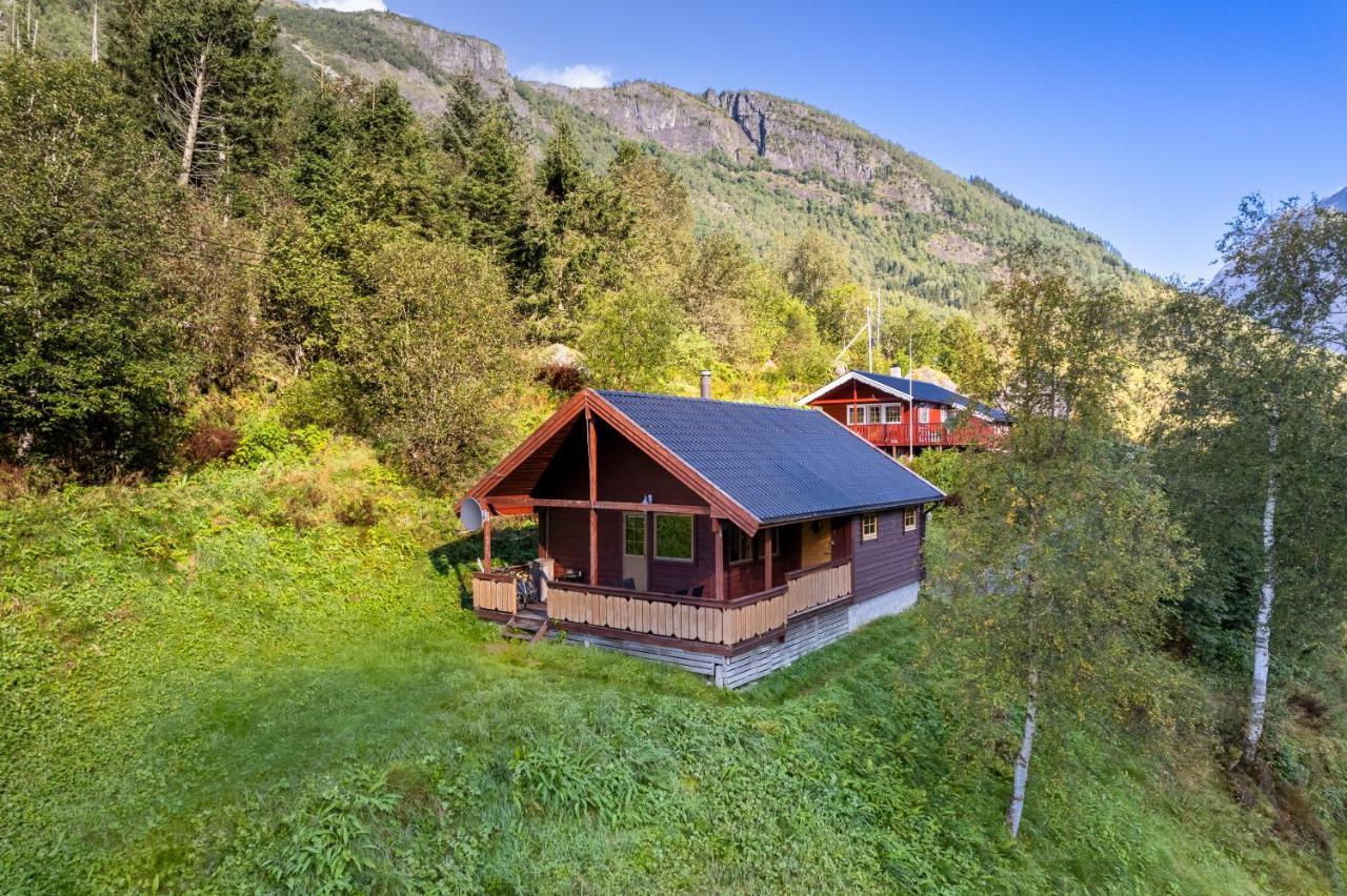 Cabin Alongside The Beautiful Fjaerlandsfjord Εξωτερικό φωτογραφία