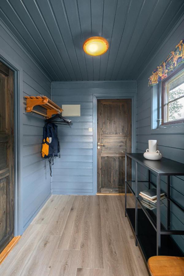 Cabin Alongside The Beautiful Fjaerlandsfjord Εξωτερικό φωτογραφία